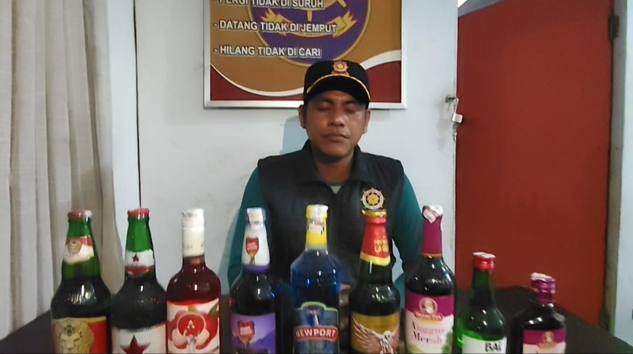 Satpol PP Rohul Amankan 313 Botol Miras Berbagai Merek dan 25 Orang Tanpa KTP Diamankan