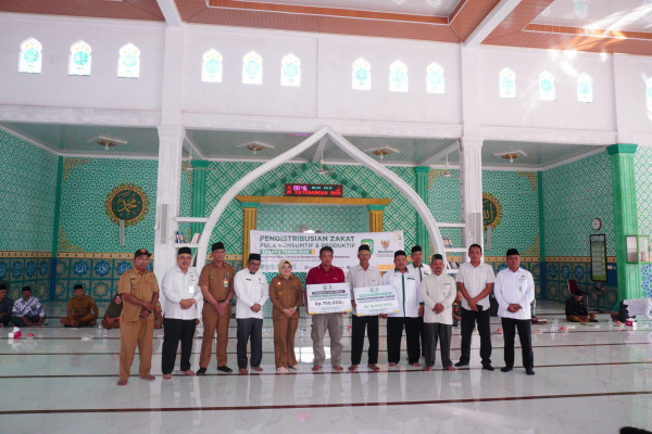 Ratusan Mustahik di Bungaraya, Siak Terima Zakat Konsumtif