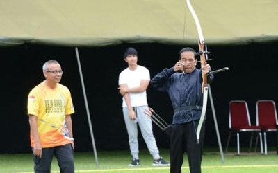 Melihat Jokowi Latihan Memanah Ikut Kejuaraan di Bogor