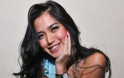 Jessica Iskandar Kembali Lengket Dengan Pria Bule