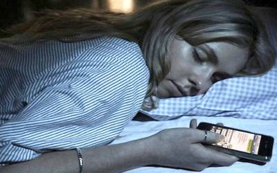 Bahaya Bermain Gadget Sebelum Tidur!