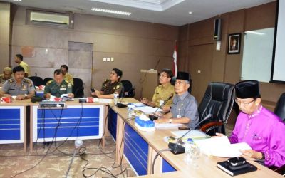 Sekda Pimpin Rapat Evaluasi Persiapan HUT Riau dan HUT RI