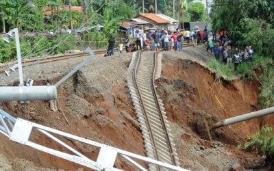 Akibat Diguyur Hujan Deras, Bogor Longsor Perjalanan KRL Dibatalkan