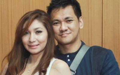 Baby Margaretha Digandeng Pengusaha Masuk Hotel