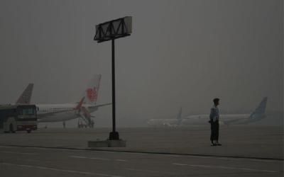 Titik Api Hilang, Kabut Asap Masih Selimuti Bandara SSK II Pekanbaru