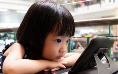 Psikolog : Ini Aturan Main Gadget Buat Anak