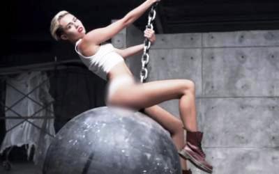 Heboh, Miley Cyrus Rencanakan Konser Telanjang