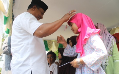 Momen Maulid Nabi Bupati Santuni Anak Yatim
