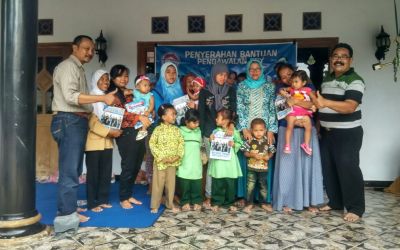 Keliling Ponorogo, Ibas Bagi Biskuit Gratis