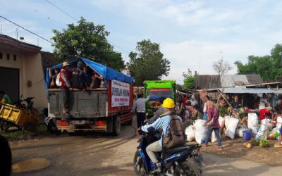 Kelelahan, Peserta Aksi Long March JMPPK Menumpang Truk