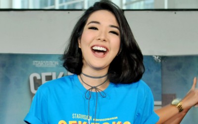 Gisella Anastasia Pasang Muka Tebal Saat Ngamen