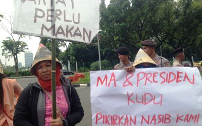 Ratusan Warga Rembang Datangi MA dan Istana Negara