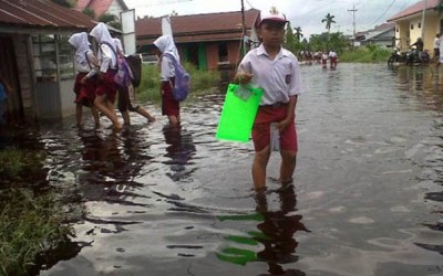 Akibat Banjir, Dua Sekolah di Dumai Pulang Lebih Awal