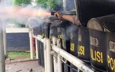 Massa HMI Bentrok Dengan Polisi Didepan Gedung KPK