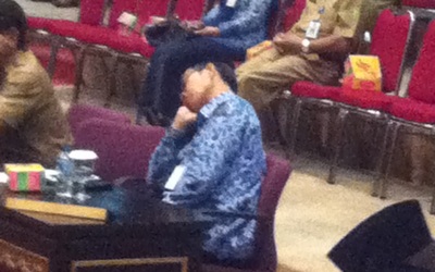 Oknum Pejabat Ini Tidur Saat Paripurna DPRD Riau