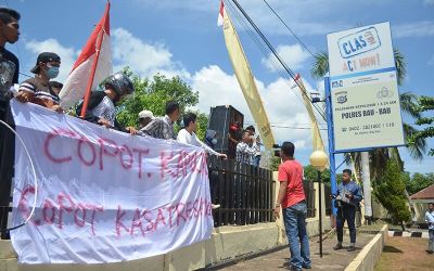 Massa Tuntut Kapolres dan Kasat Reskrim Polresta Bau-Bau Dicopot