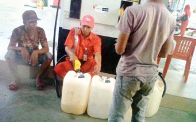 SPBU di Inhu 'Masuk Angin' Bebas Jual BBM Pakai Jerigen