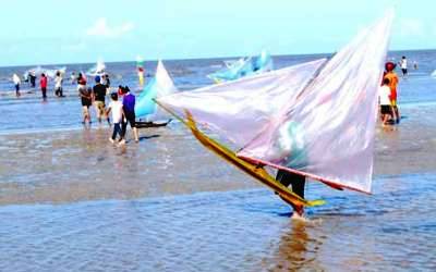 Kendaraan Semberaut Masalah Akut Pesta Pantai