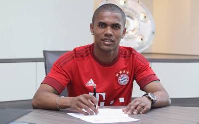 Bayern Muenchen Resmi Boyong Douglas Costa