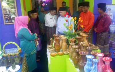 Bupati Rohil Dampingi Plt Gubri Tinjau Stand Bazar MTQ XXXIV