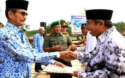 Sekdakab Rohul Ingatkan Guru dan Pegawai untuk Selalu Disiplin