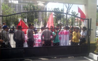 GERAK: Sapi Proyek Dijual Kepada Rakyat