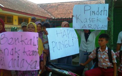 Wali Murid Ponorogo Protes Arogansi Kepala Sekolah