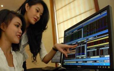 Jelang Reshuflle Kabinet, IHSG Sesi I Jatuh