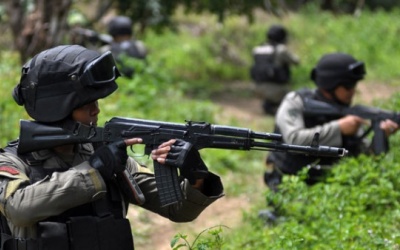 TNI-Polri Kontak Senjata dengan Kelompok Santoso, Dua Tertembak