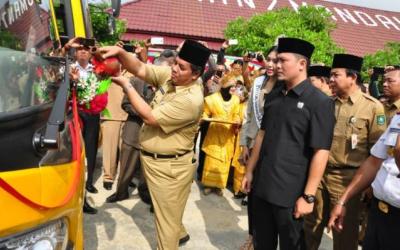 Pj Bupati Resmikan Pemakaian Bus Sekolah Gratis