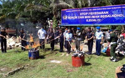 Bea dan Cukai Kanwil Riau-Sumbar Musnahkan Jutaan Rokok
