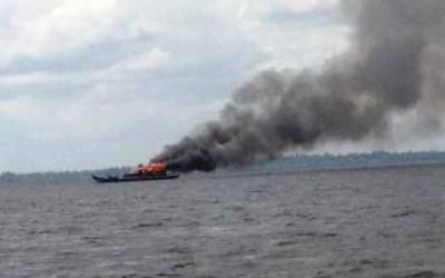 3 Kapal Ilegal Fishing Asal Malaysia di Bakar di Bengkalis
