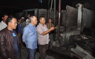 Plt Gubri Kunjungi Korban Kebakaran Jalan Karet