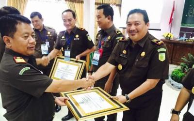 Kejari Bengkalis Terima Penghargaan Peringkat I Pidsus