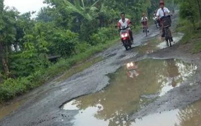 Antar Kecamatan Di Ponorogo Masih Disuguhi Jalan Berlubang