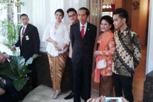 Pertama Kali Jokowi Perkenalkan Tiga Anaknya di Media