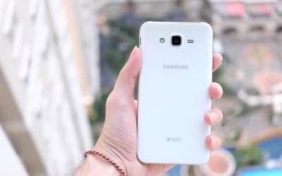 Galaxy J7 Tampil Mewah dengan Bodi Metal