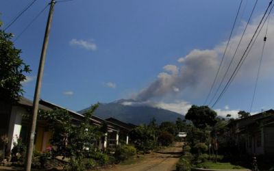 Abu Gunung Raung Masih Mencapai 1.000 Meter