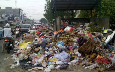 Gubernur Riau Pilih Diam Soal Sampah Menumpuk di Pekanbaru