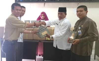 PT Arara Abadi-SMF Wakafkan 500 Alqur'an