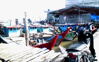 Nelayan Tidak Melaut, Pedagang Es Batu Panipahan Merugi