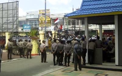 Sambut Massa SMKB, Kantor Bupati Dijaga Ketat Aparat Keamanan
