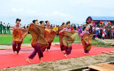 Pesta Pantai Selatbaru, Pagelaran Seni Hibur Pengunjung