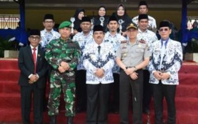 Jefry Noer Himbau Siswa-Siswi Peserta UN Kampar Optimis