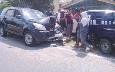 Mobil Terios Plat Merah Hantam Pengendara Sepeda