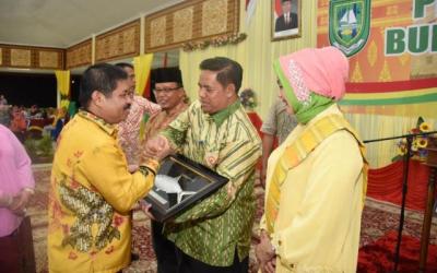 Suasana Haru Selimuti Acara Pisah Sambut Bupati