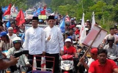 Deklarasi Zukri Diarak Dengan Becak