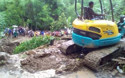 Diguyur Hujan, Korban Tewas Tertimbun Longsor