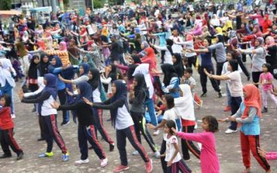 Ribuan Warga Ikuti Jalan Santai dan Senam Massal Harhubnas