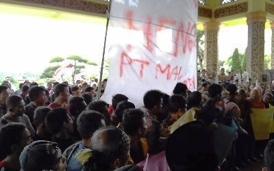 Kantor DPRD Pelalawan Dikepung Pendemo PT MAL